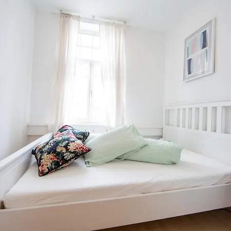 Ferienwohnungen im Jugendstil direkt an der Parkanlage VENEDIG im Herzen Erfurts Zimmer foto